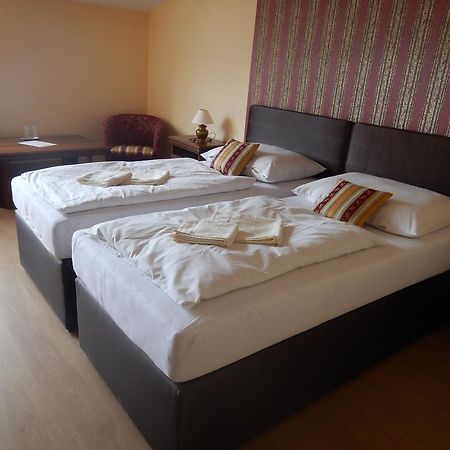 Konsky Dvor Hotel Berzéte Szoba fotó