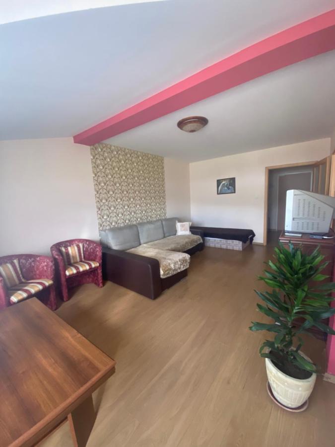 Konsky Dvor Hotel Berzéte Kültér fotó