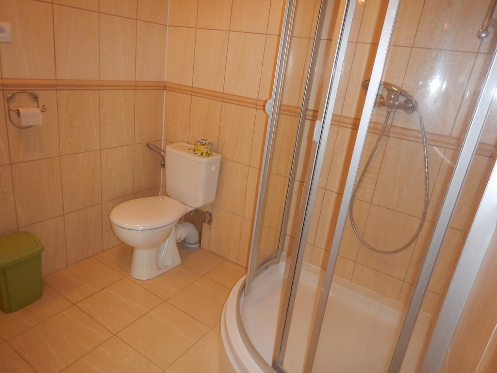 Konsky Dvor Hotel Berzéte Szoba fotó