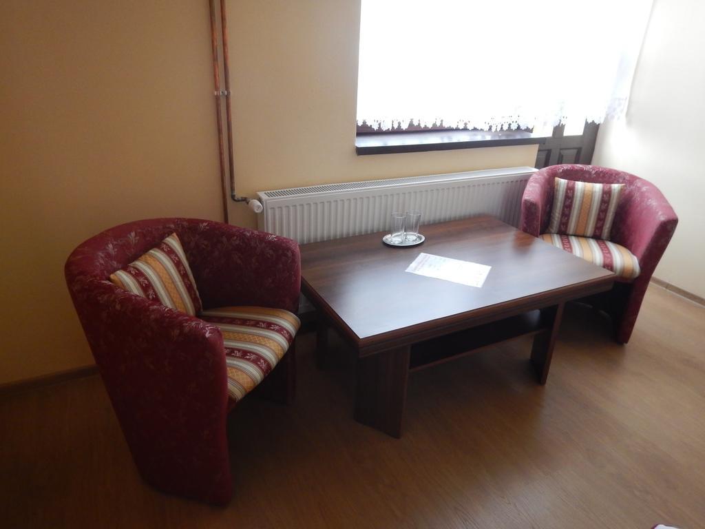 Konsky Dvor Hotel Berzéte Szoba fotó
