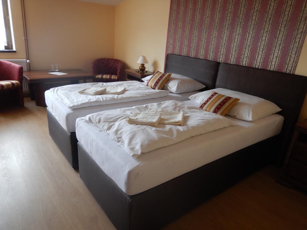 Konsky Dvor Hotel Berzéte Szoba fotó