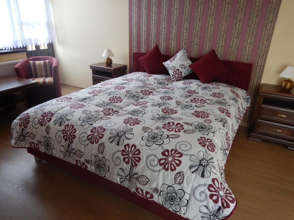 Konsky Dvor Hotel Berzéte Szoba fotó